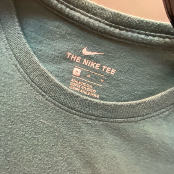Women’s Nike tee - Picture 3 of 3